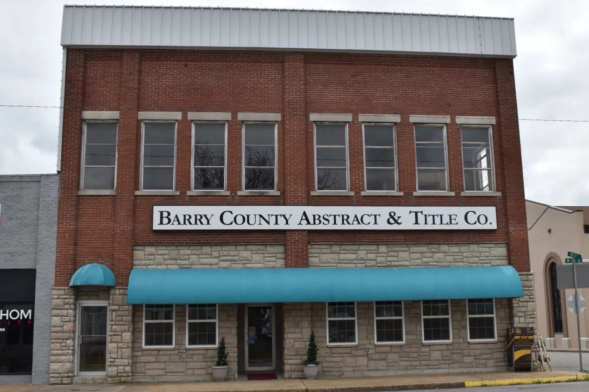 Barry county abstract & title co building in cassville mo